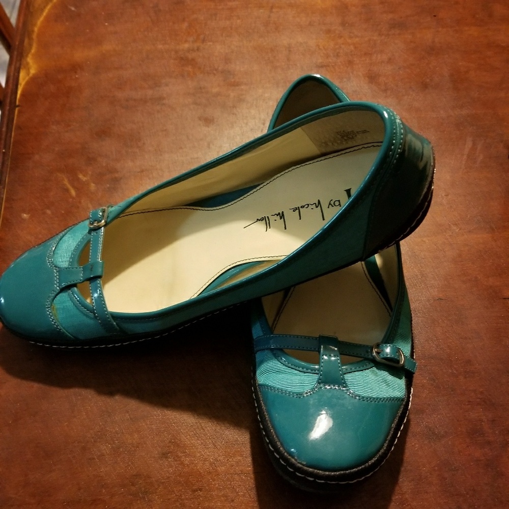 Nicole Miller flats turquoise